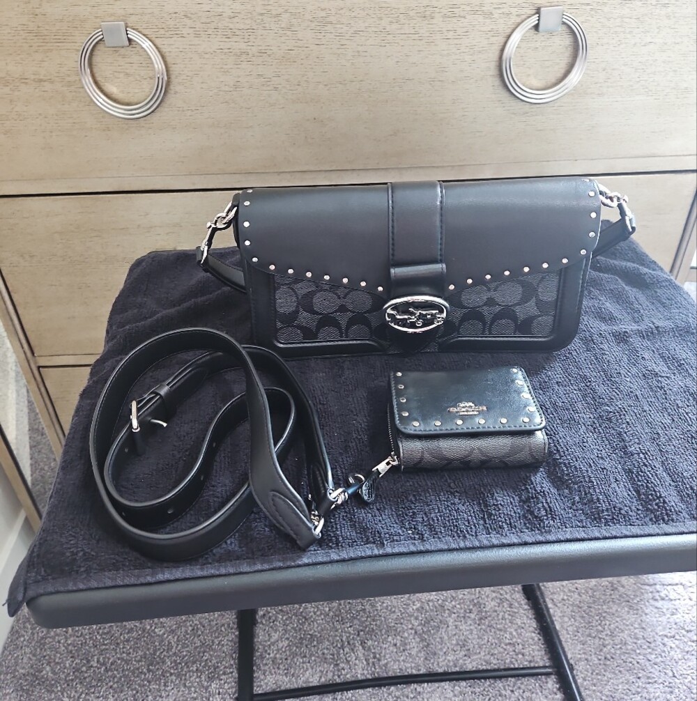 Coach Black Signature Leather & Canvas Shoulder Bag with Matching Wallet - Picture 4 of 6